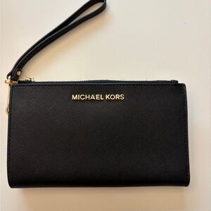Michael Kors Jet Set Large Leather Smartphone Wristlet Wallet Like New Condition